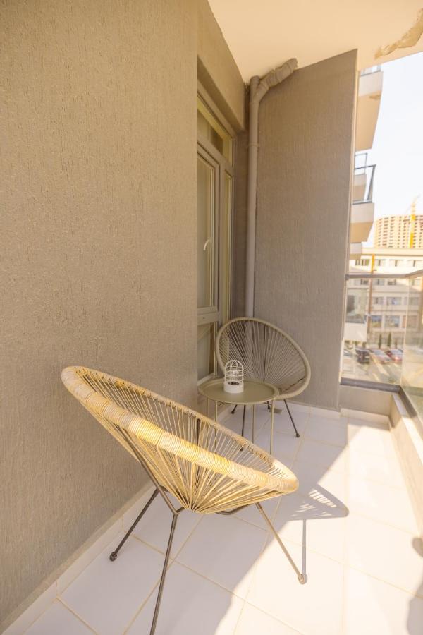 Four Season Apartment Батуми Екстериор снимка