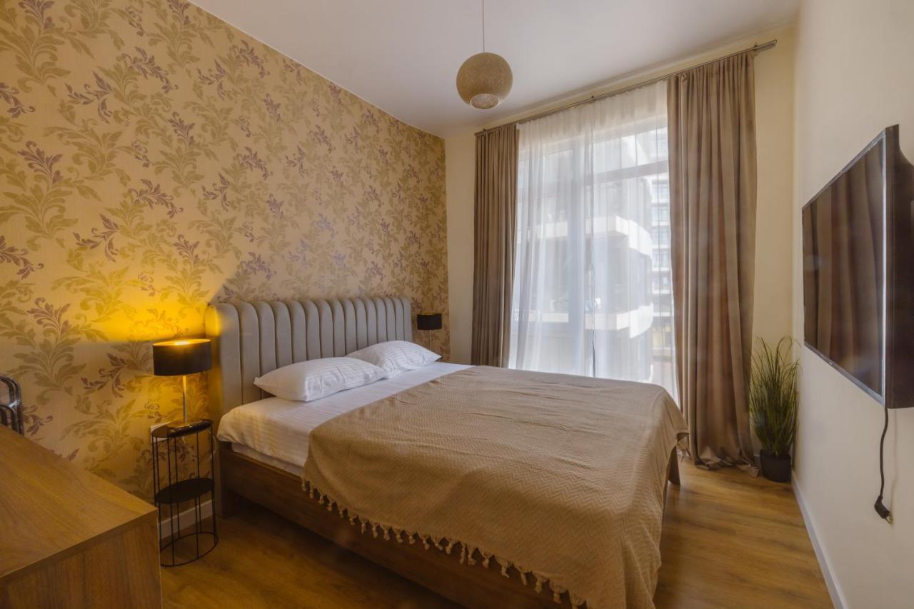 Four Season Apartment Батуми Екстериор снимка