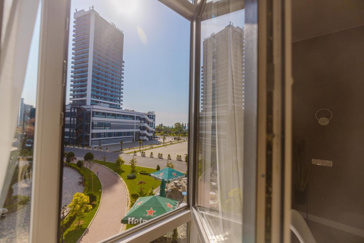 Four Season Apartment Батуми Екстериор снимка